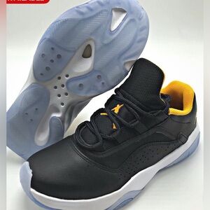 Nib Air Jordan 11 CMFT Low in the "Black Taxi size 6